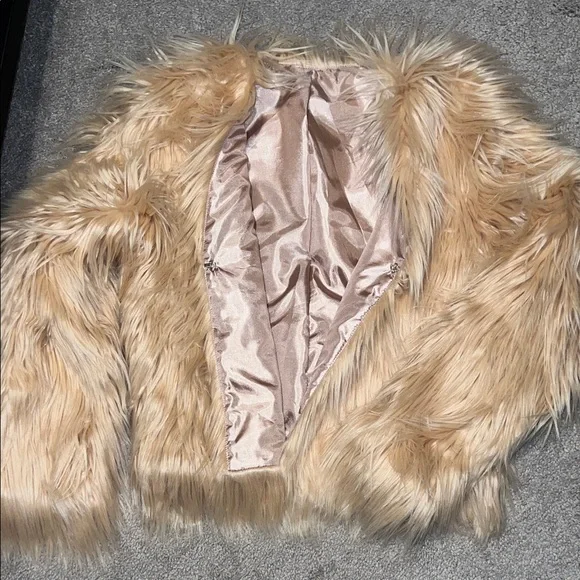 Source Unknown Beige Faux Fur Cropped Jacket - Picture 1 of 4